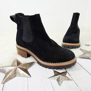 Bertuchi Black Suede Chelsea Boots Ankle Booties Lug Sole Size 6.5 (Flaw)